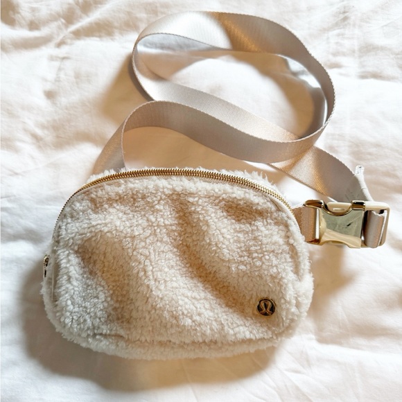 lululemon athletica Handbags - lululemon everywhere fleece belt bag